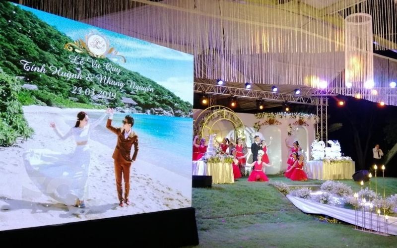 Màn hình LED sân khấu tiệc cưới chính hãng – PEI